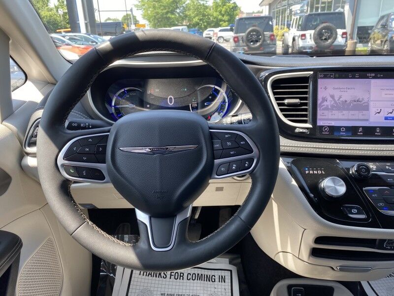 2023 Chrysler Pacifica Hybrid Touring L