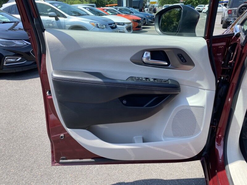 2023 Chrysler Pacifica Hybrid Touring L Bristol  PA