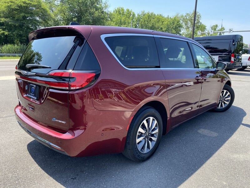 2023 Chrysler Pacifica Hybrid Touring L Bristol  PA