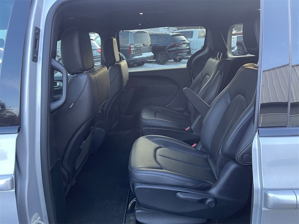 2023 Chrysler Pacifica Hybrid Touring L Orange MA