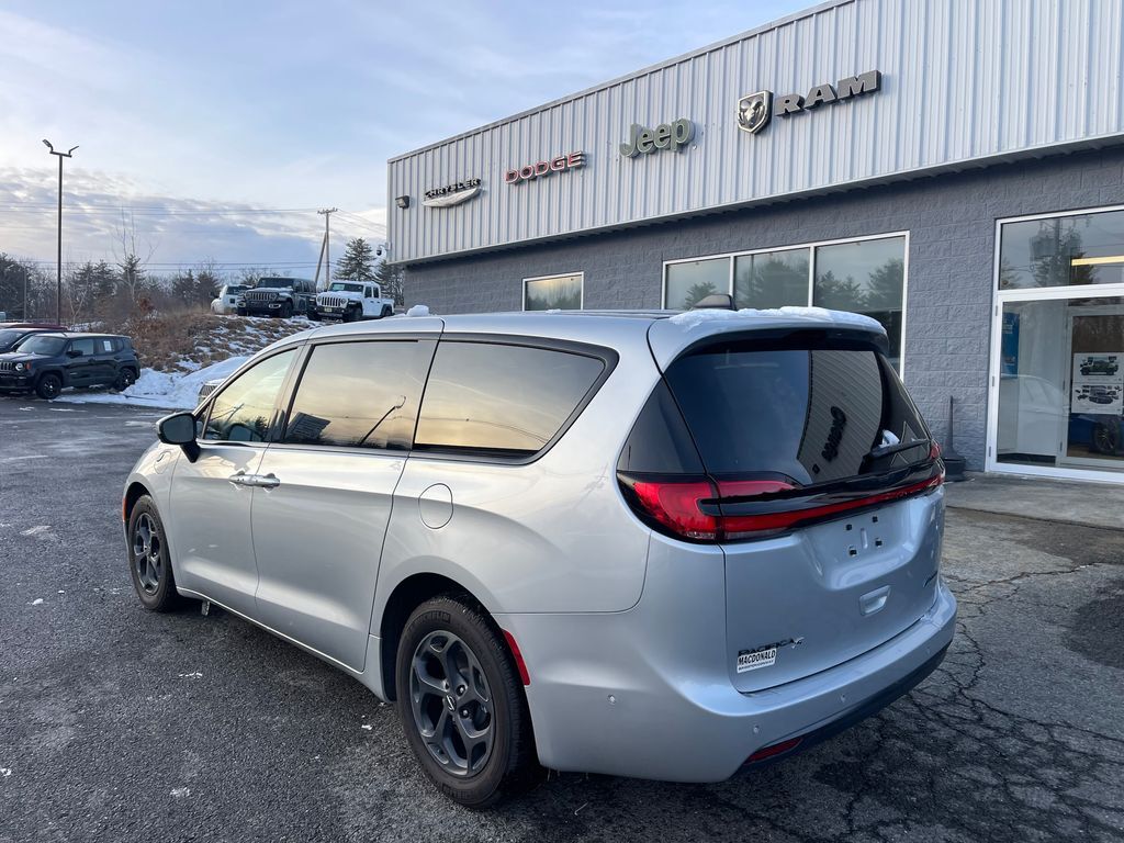 2023 Chrysler Pacifica Hybrid Touring L Orange MA