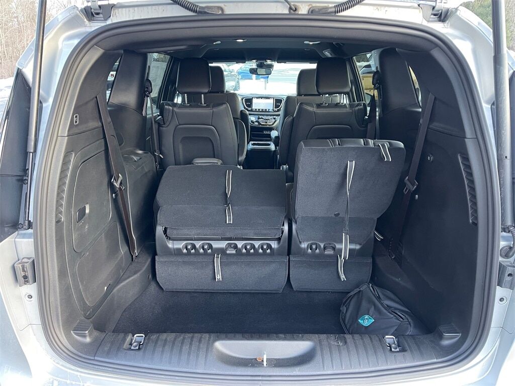 2023 Chrysler Pacifica Hybrid Touring L Orange MA