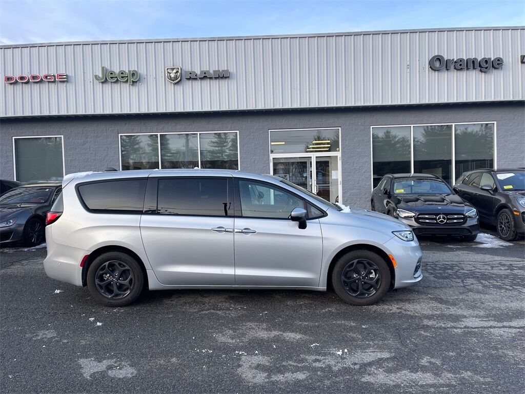 2023 Chrysler Pacifica Hybrid Touring L Orange MA