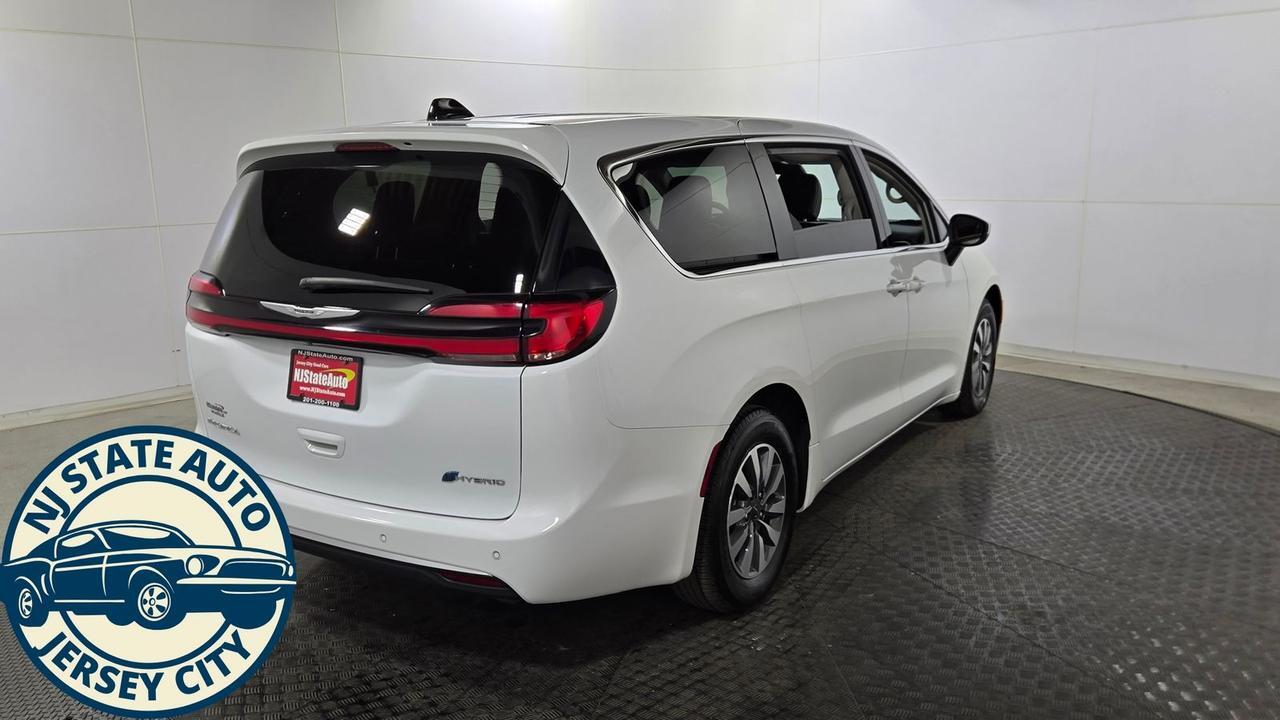 2023 Chrysler Pacifica Hybrid Touring L Jersey City NJ