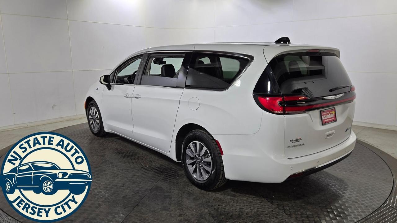 2023 Chrysler Pacifica Hybrid Touring L Jersey City NJ