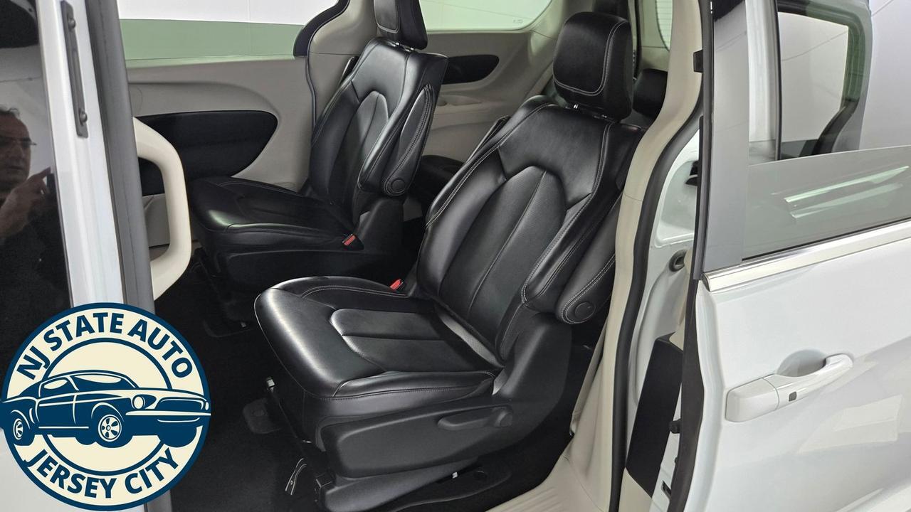 2023 Chrysler Pacifica Hybrid Touring L Jersey City NJ