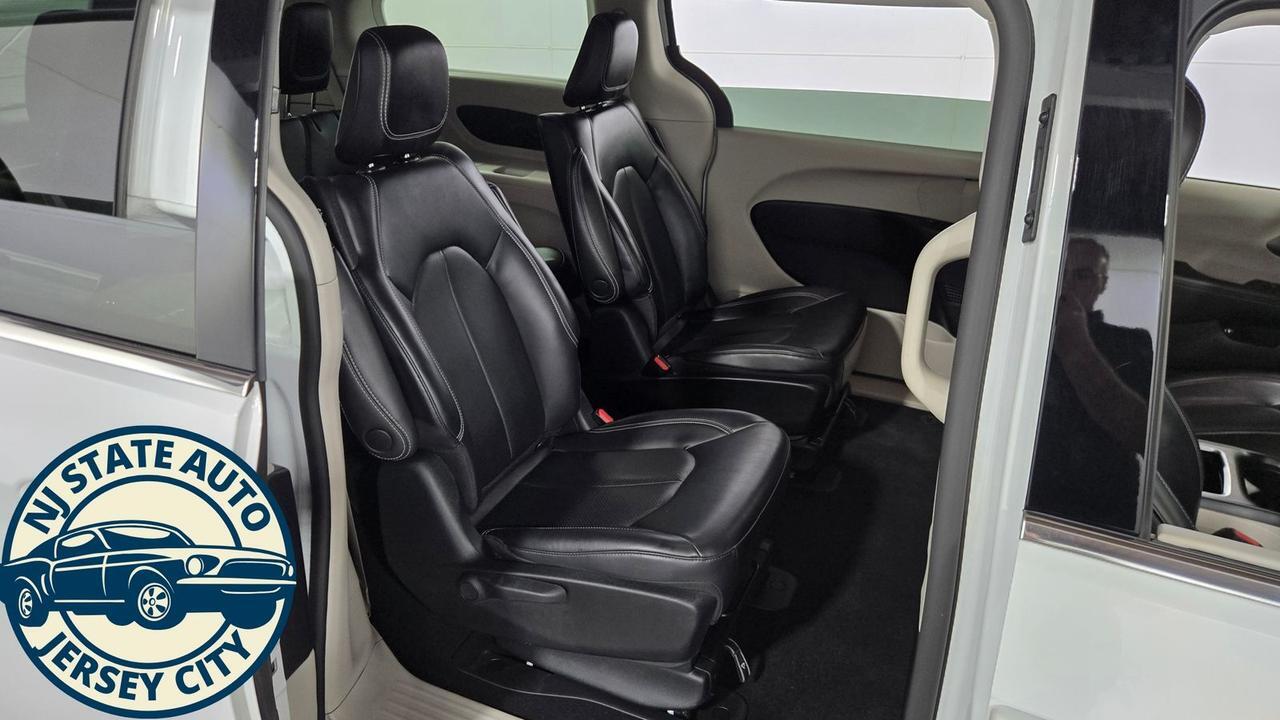 2023 Chrysler Pacifica Hybrid Touring L Jersey City NJ