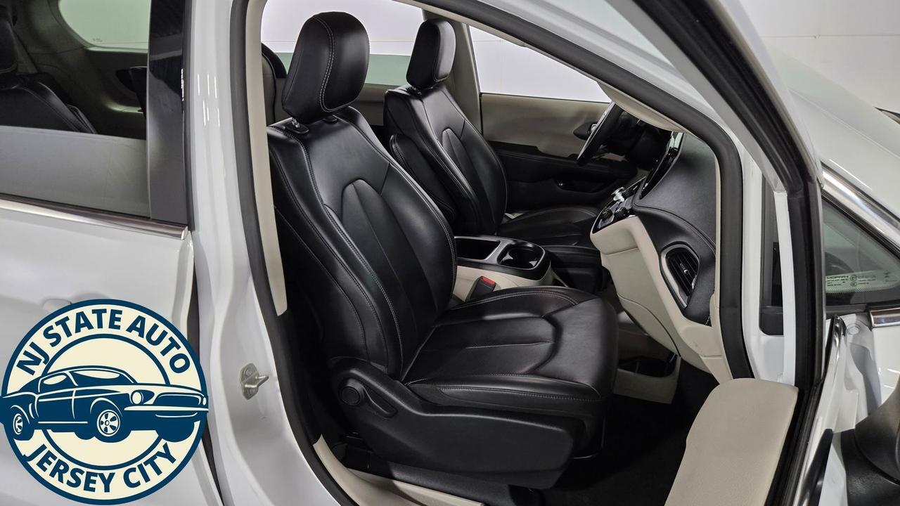 2023 Chrysler Pacifica Hybrid Touring L Jersey City NJ