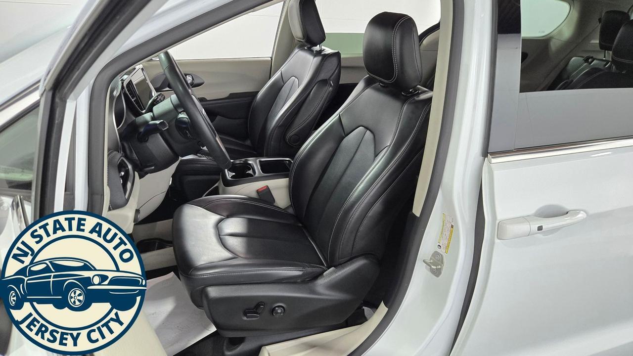 2023 Chrysler Pacifica Hybrid Touring L Jersey City NJ