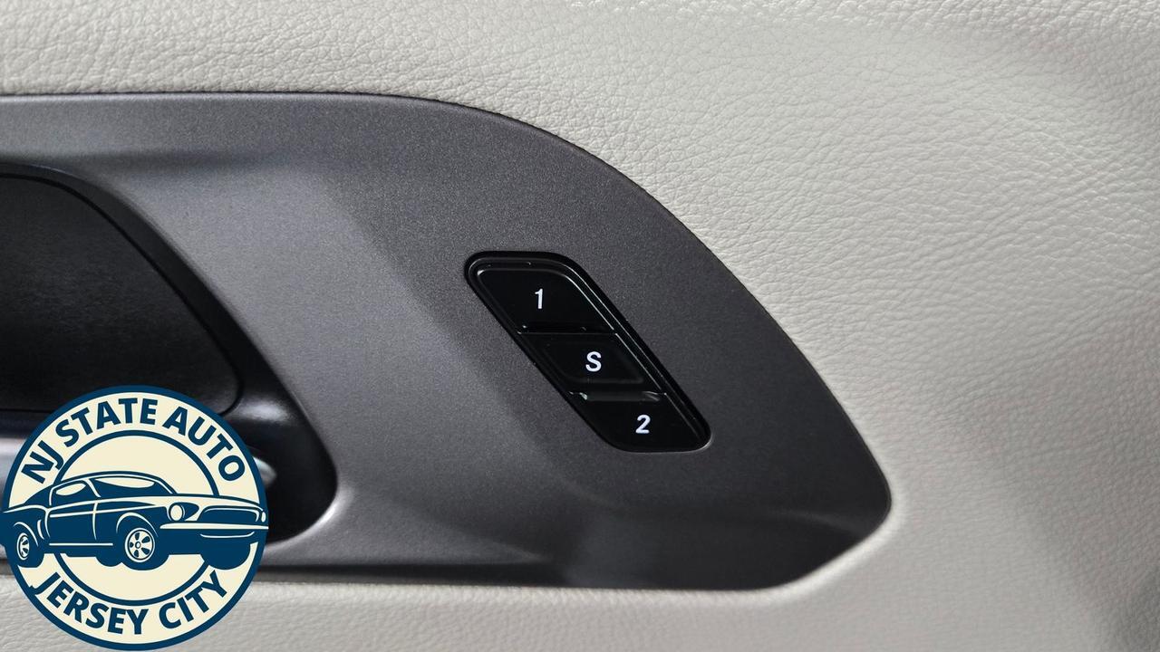 2023 Chrysler Pacifica Hybrid Touring L Jersey City NJ