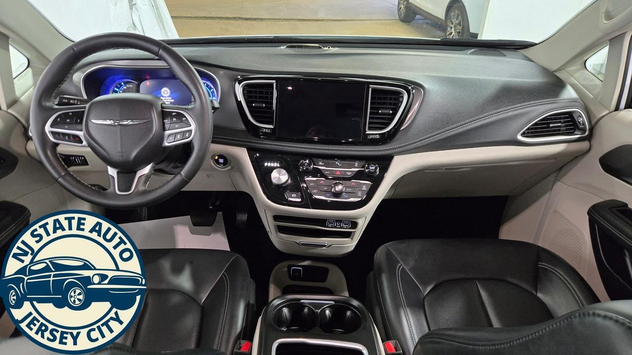 2023 Chrysler Pacifica Hybrid Touring L Jersey City NJ