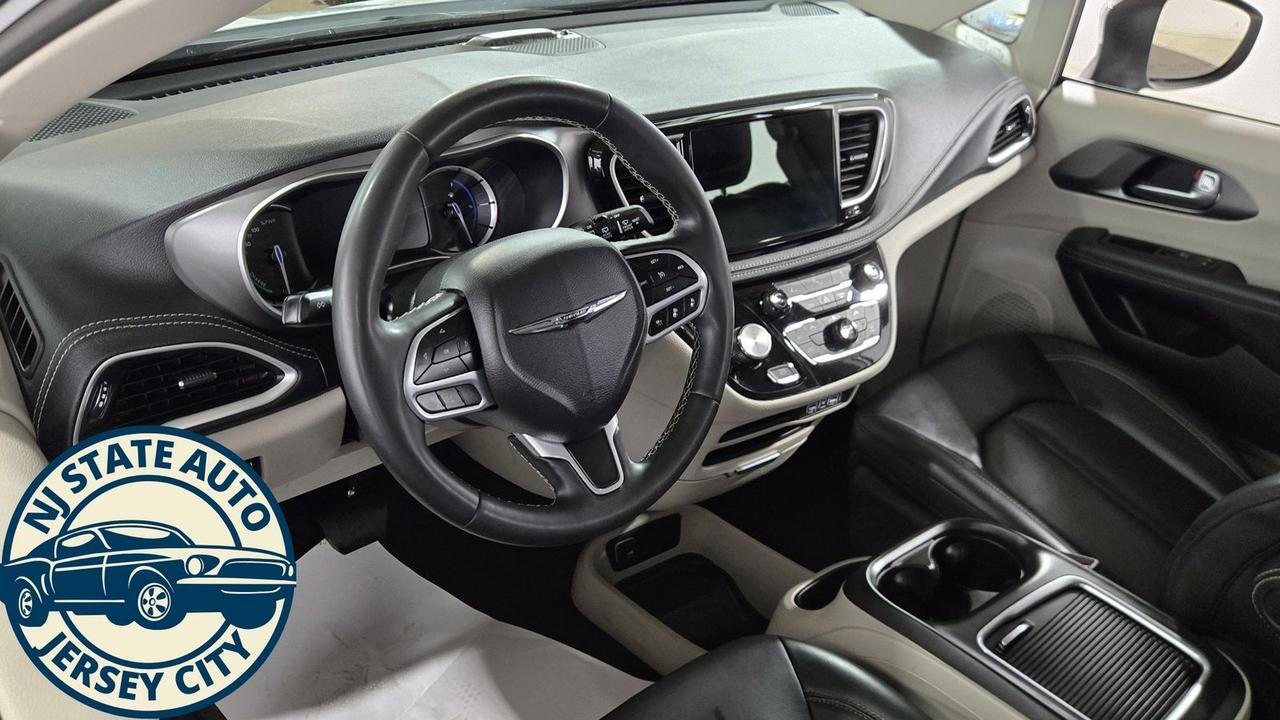 2023 Chrysler Pacifica Hybrid Touring L Jersey City NJ