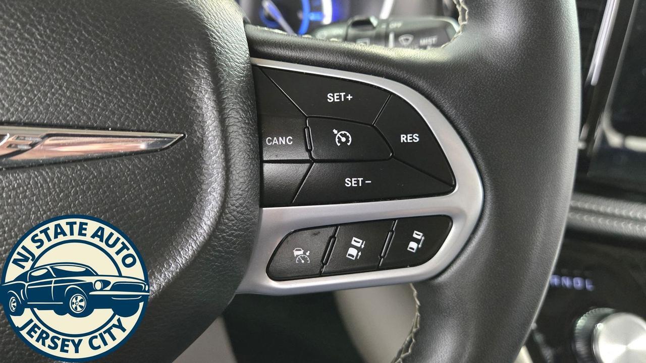 2023 Chrysler Pacifica Hybrid Touring L Jersey City NJ