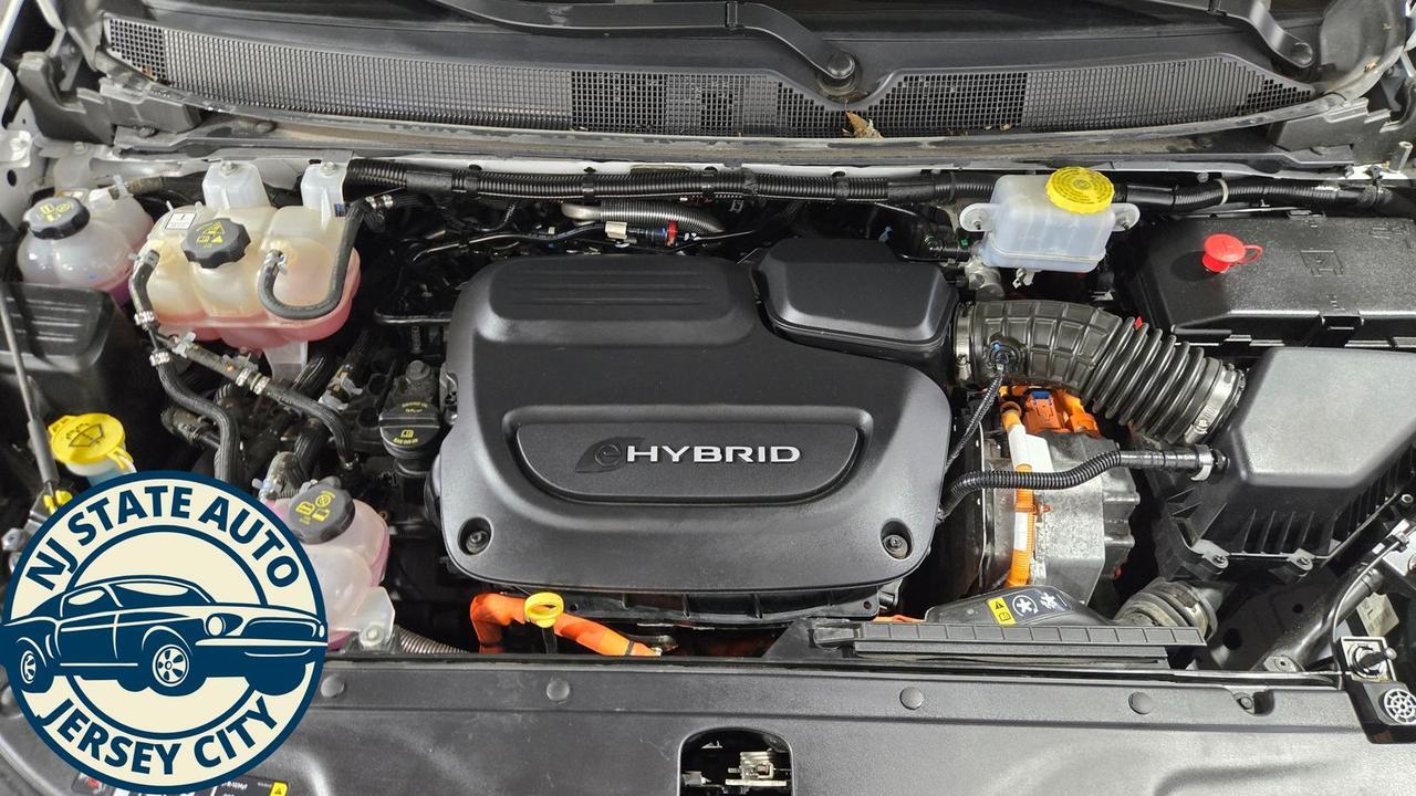 2023 Chrysler Pacifica Hybrid Touring L Jersey City NJ