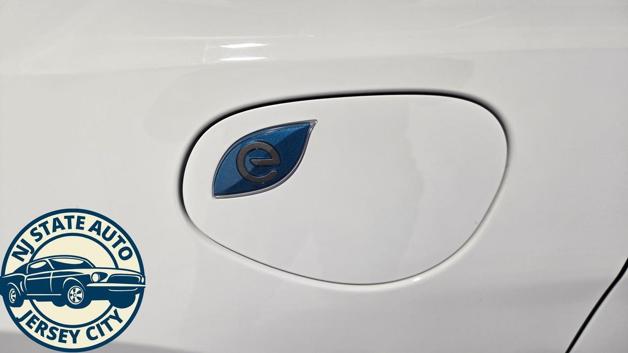 2023 Chrysler Pacifica Hybrid Touring L Jersey City NJ