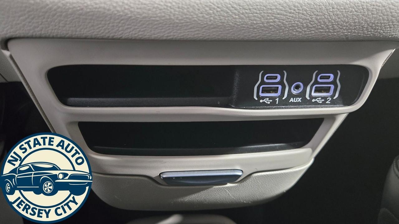 2023 Chrysler Pacifica Hybrid Touring L Jersey City NJ