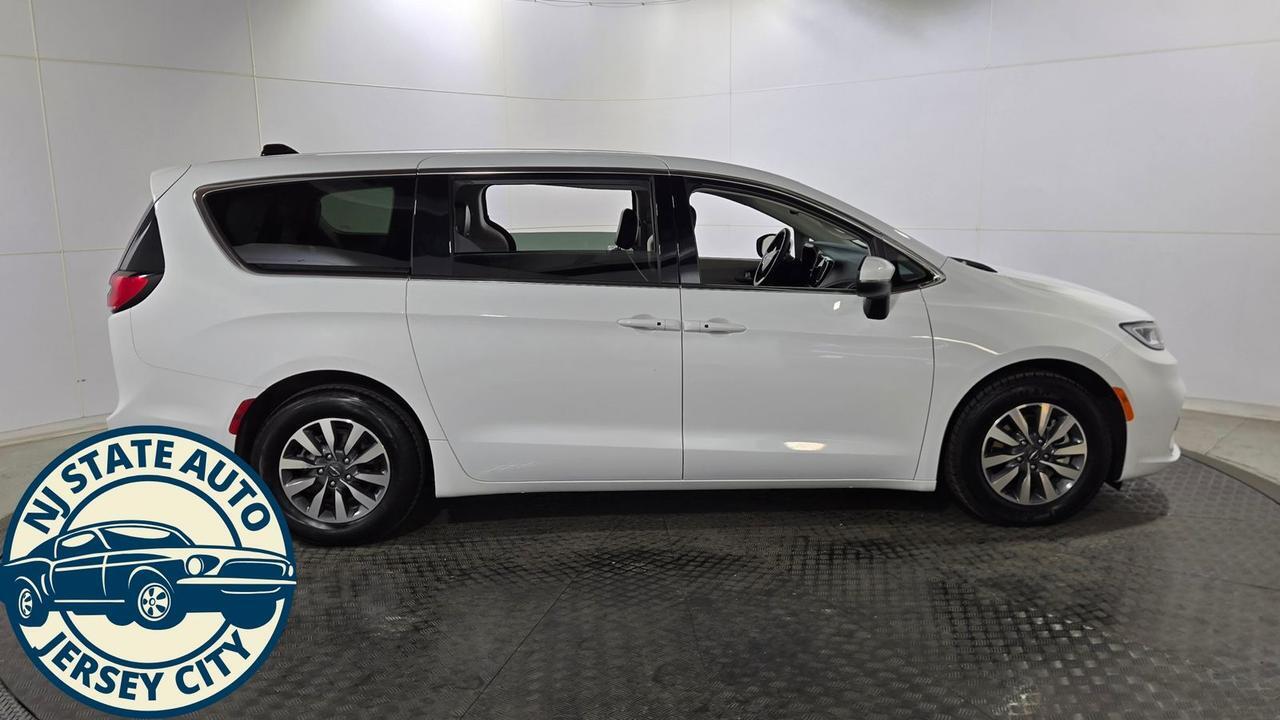 2023 Chrysler Pacifica Hybrid Touring L Jersey City NJ