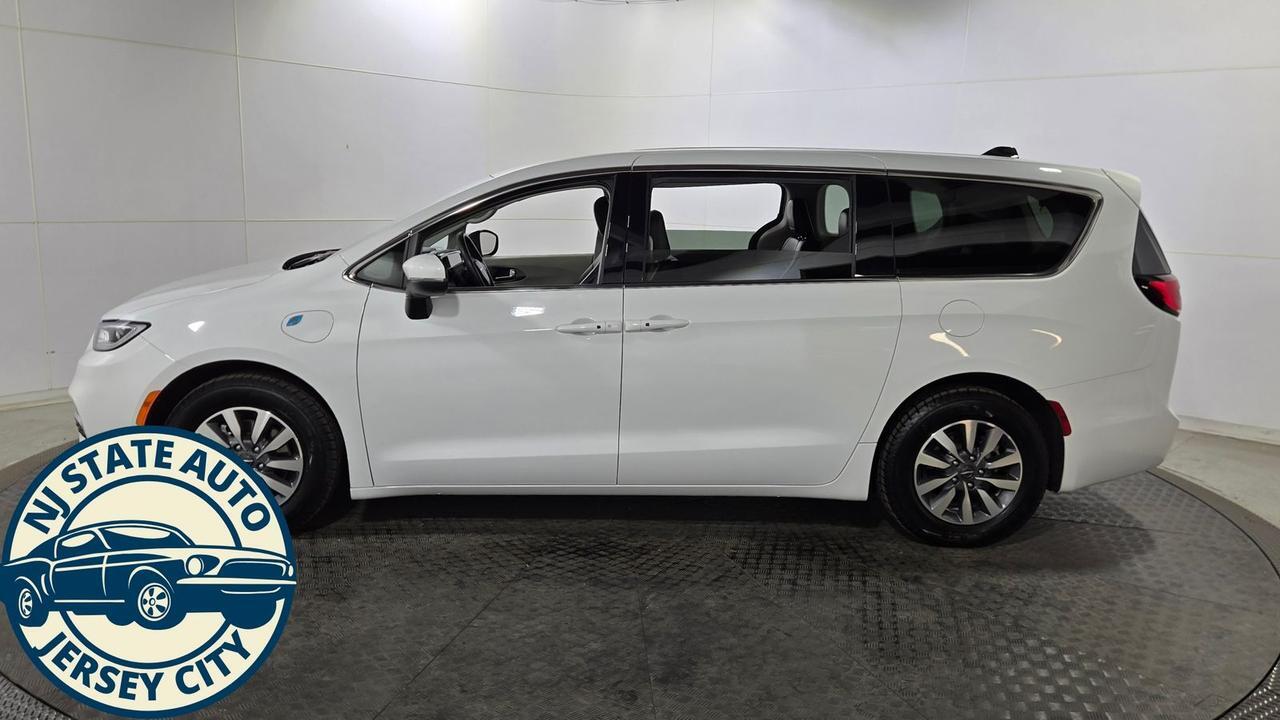 2023 Chrysler Pacifica Hybrid Touring L Jersey City NJ