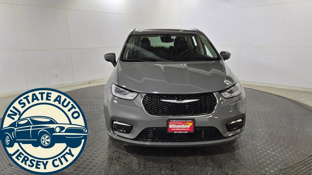 2023 Chrysler Pacifica Hybrid Touring L