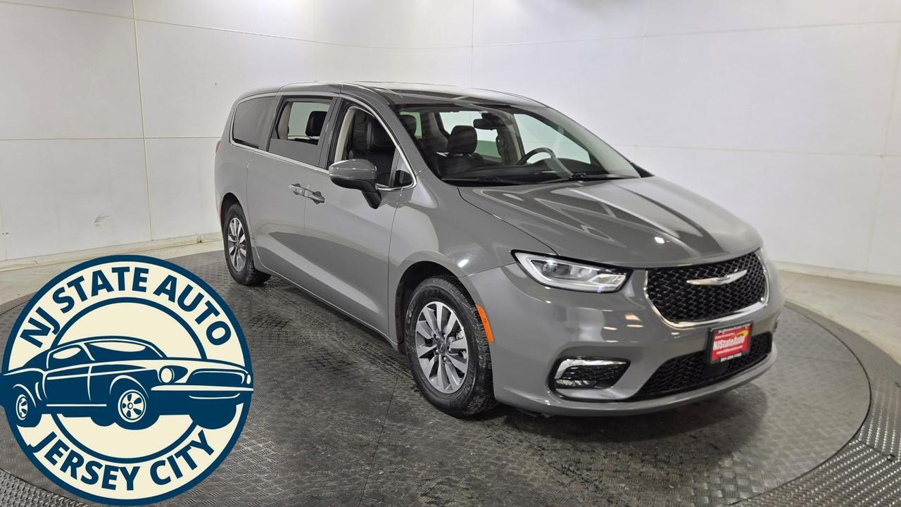 2023 Chrysler Pacifica Hybrid Jersey City, NJ