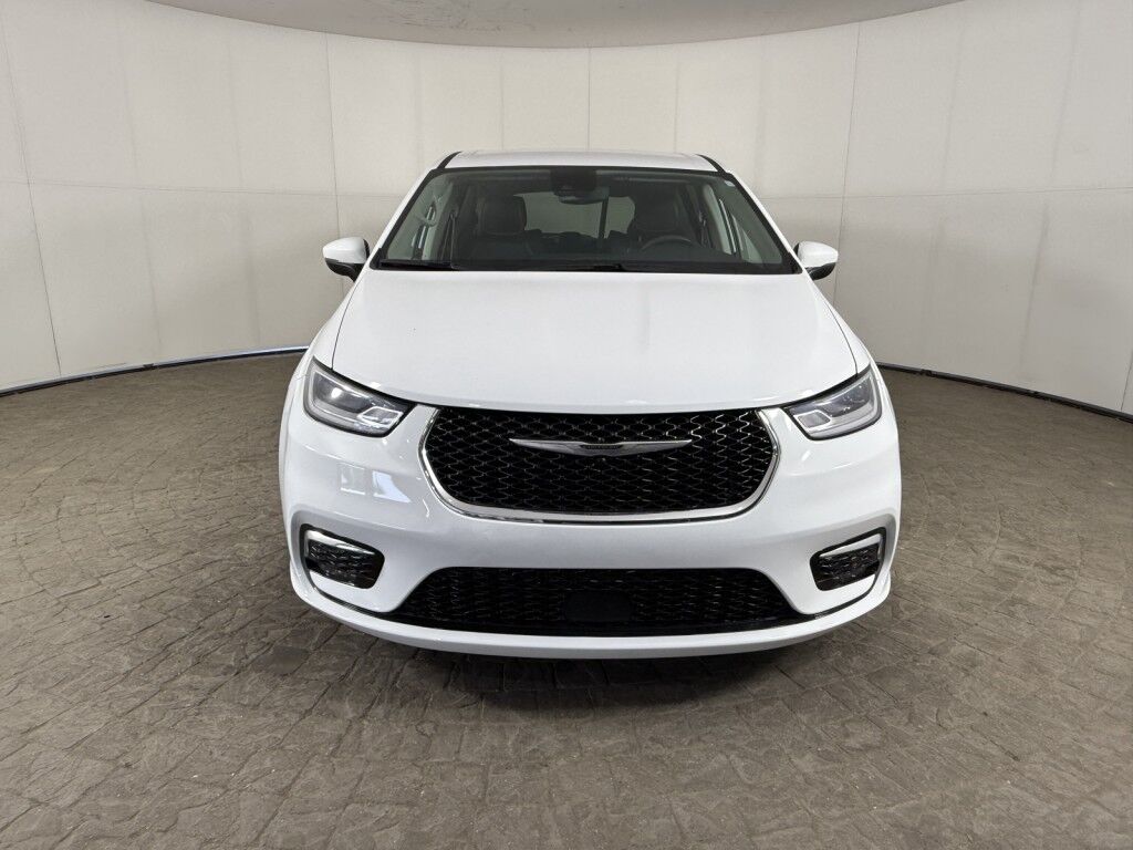 2023 Chrysler Pacifica Hybrid Touring L Maumee OH