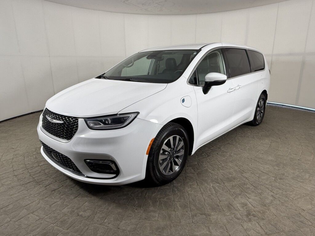 2023 Chrysler Pacifica Hybrid Touring L Maumee OH