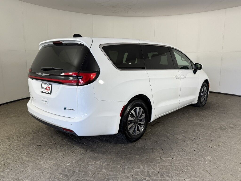 2023 Chrysler Pacifica Hybrid Touring L Maumee OH
