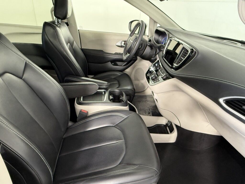 2023 Chrysler Pacifica Hybrid Touring L Maumee OH
