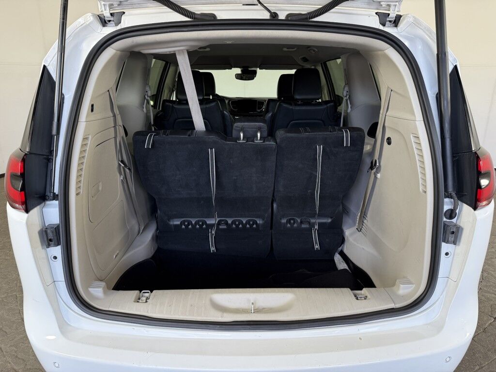 2023 Chrysler Pacifica Hybrid Touring L Maumee OH