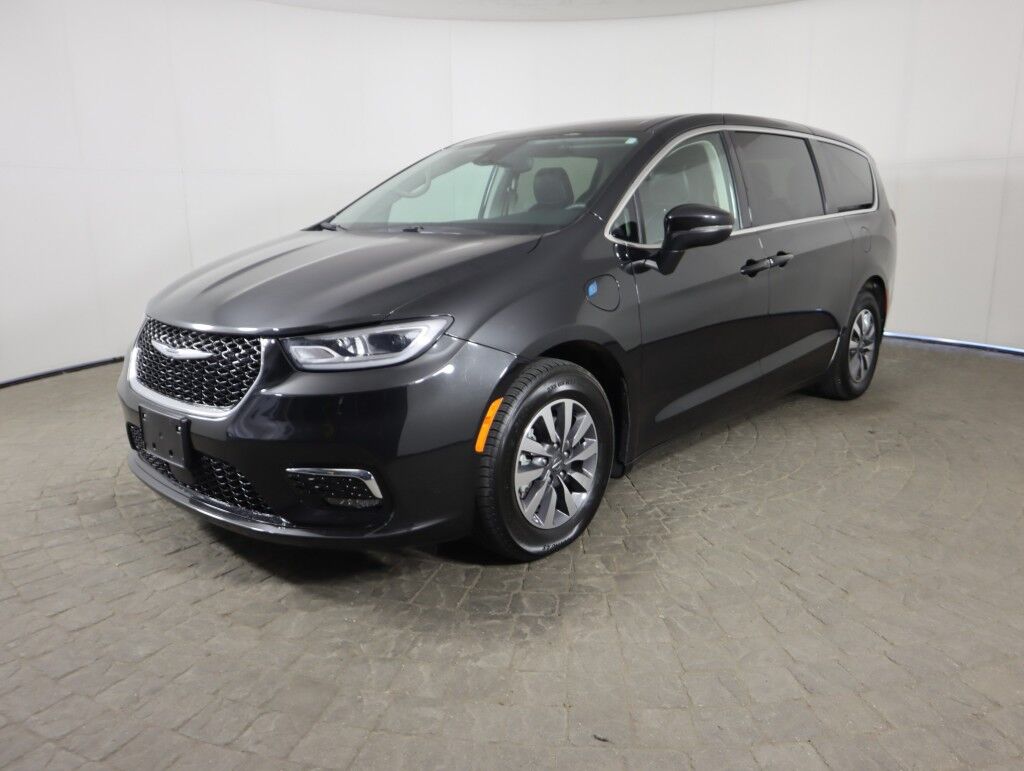 2023 Chrysler Pacifica Hybrid Touring L Maumee OH