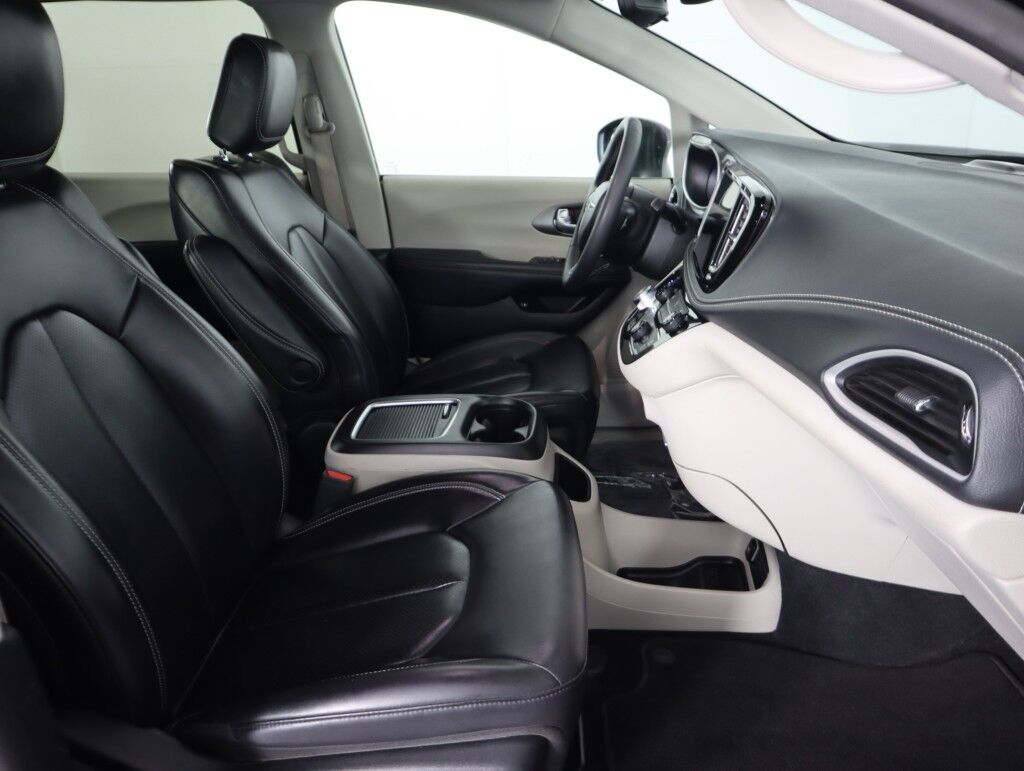 2023 Chrysler Pacifica Hybrid Touring L Maumee OH