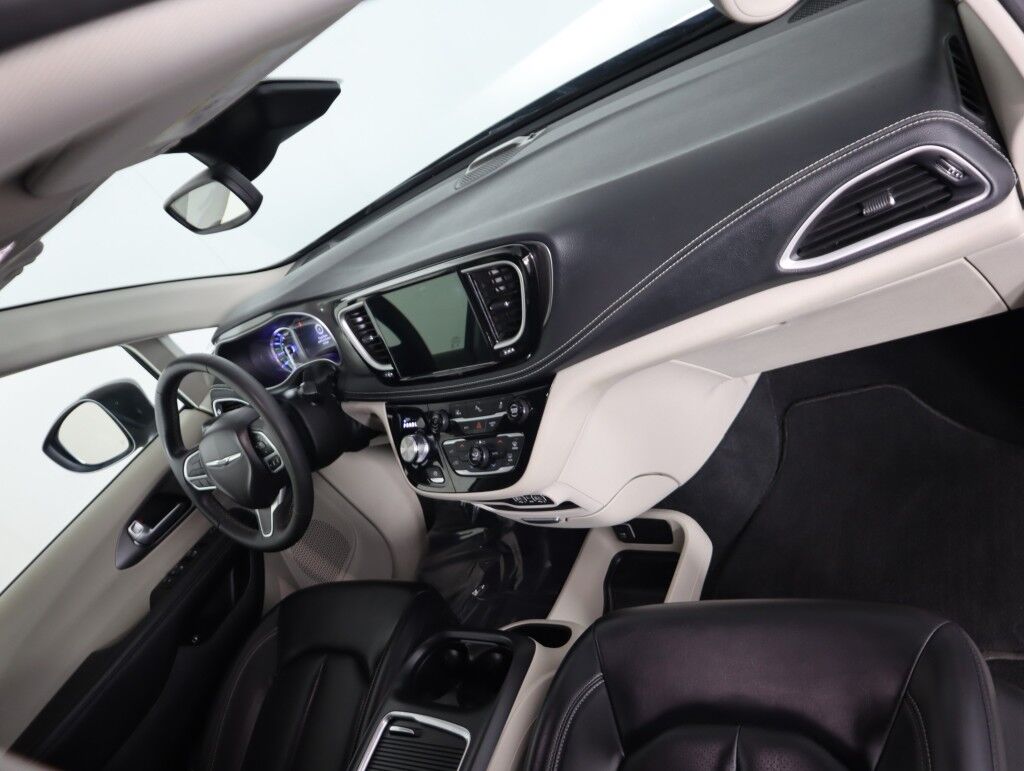 2023 Chrysler Pacifica Hybrid Touring L Maumee OH