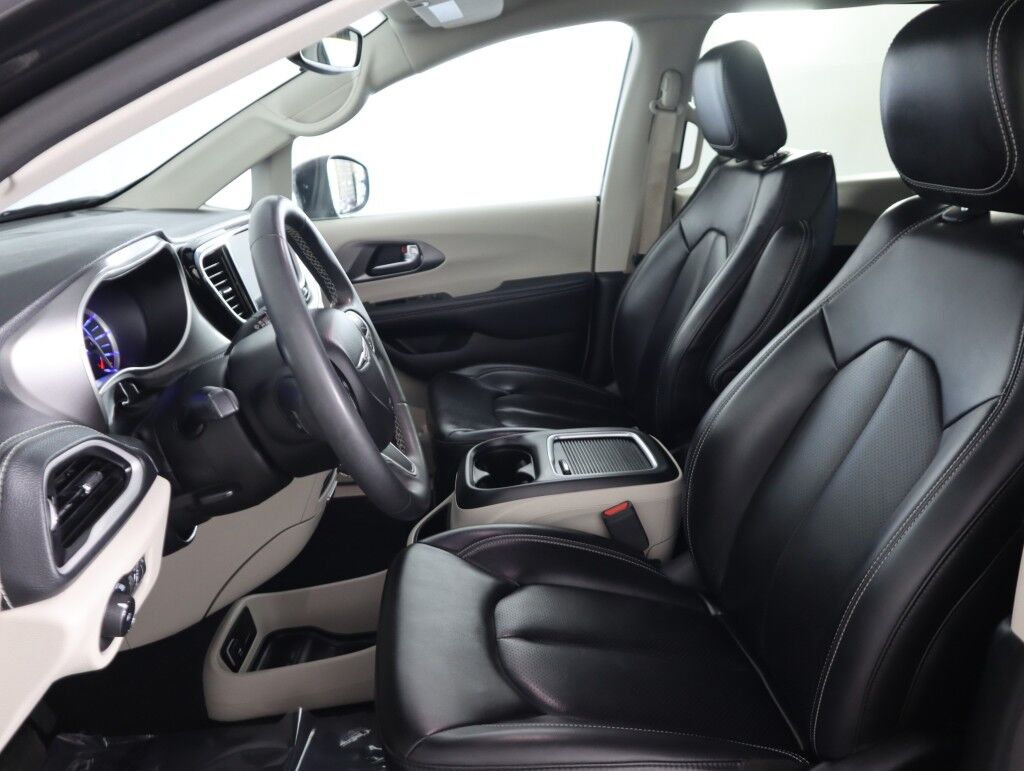2023 Chrysler Pacifica Hybrid Touring L Maumee OH