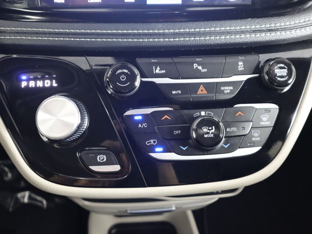 2023 Chrysler Pacifica Hybrid Touring L Maumee OH