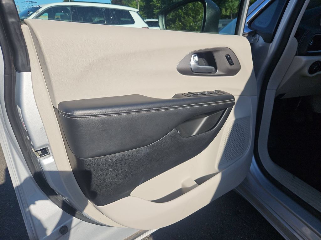 2023 Chrysler Pacifica Hybrid Touring L Gresham OR
