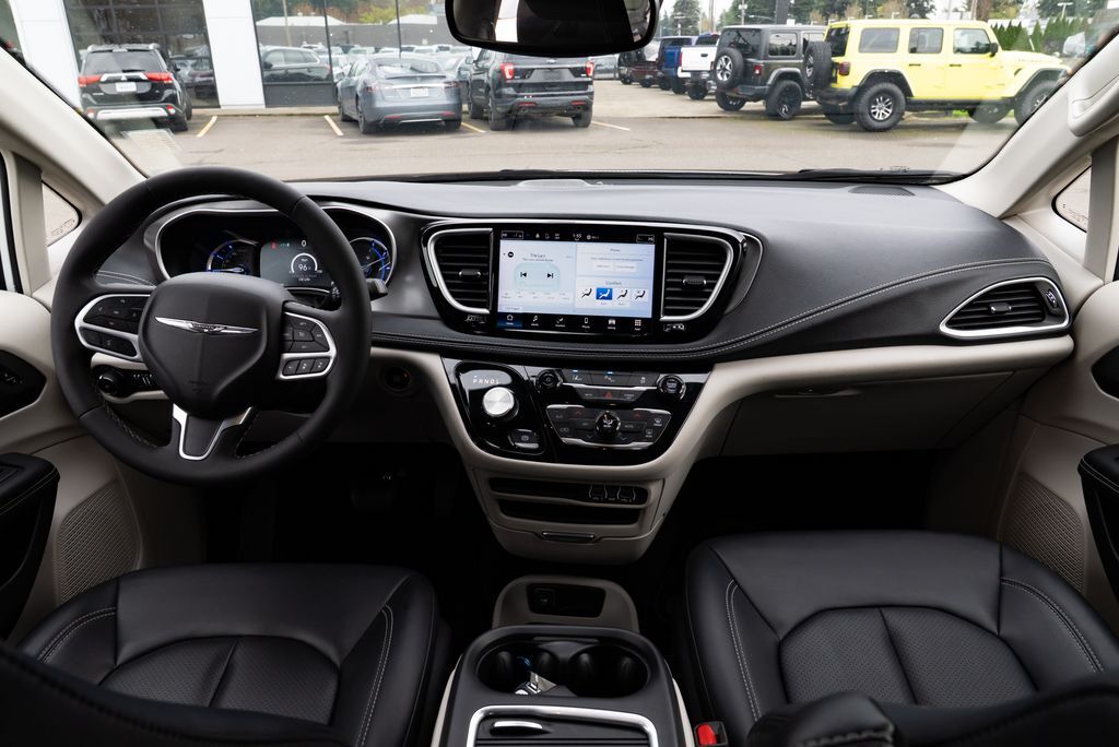 2023 Chrysler Pacifica Hybrid Touring L Milwaukie OR