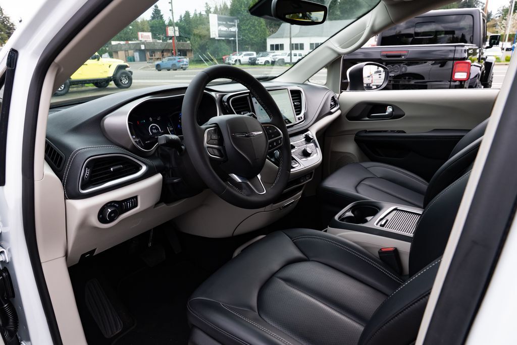 2023 Chrysler Pacifica Hybrid Touring L Milwaukie OR