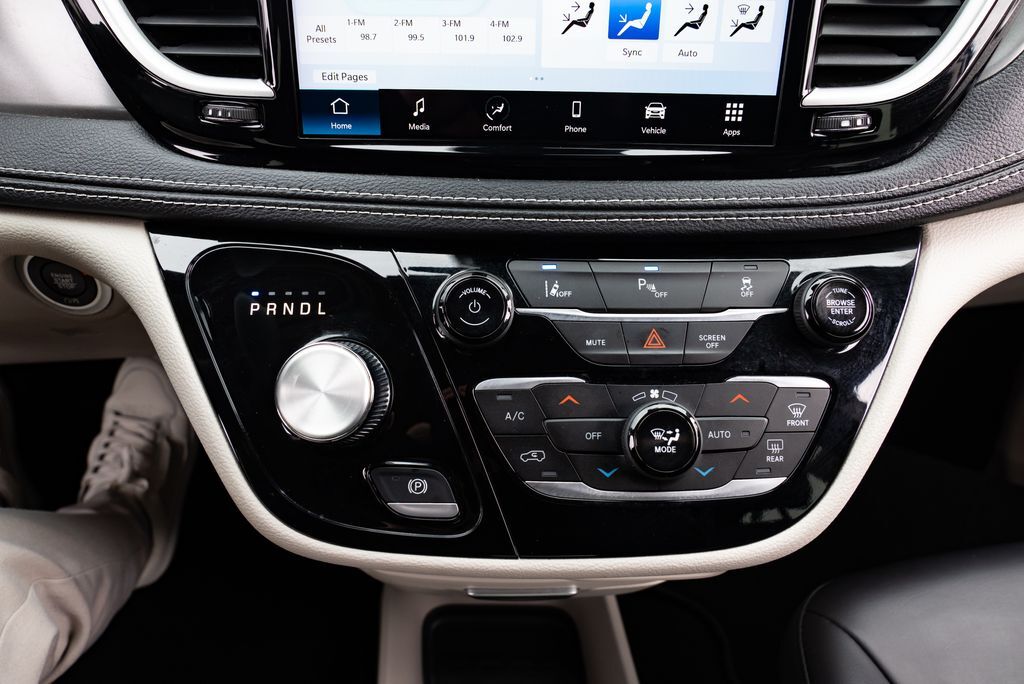 2023 Chrysler Pacifica Hybrid Touring L Milwaukie OR