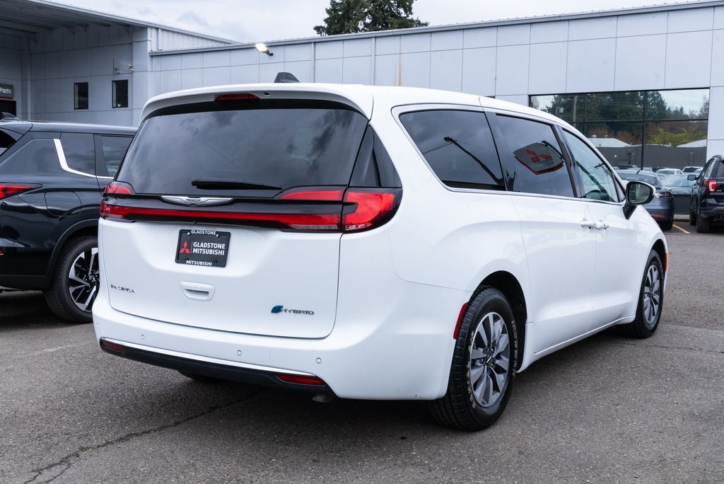 2023 Chrysler Pacifica Hybrid Touring L Milwaukie OR