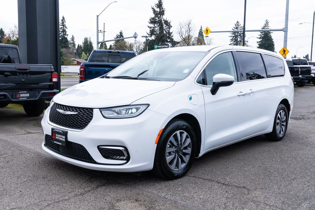 2023 Chrysler Pacifica Hybrid Touring L Milwaukie OR