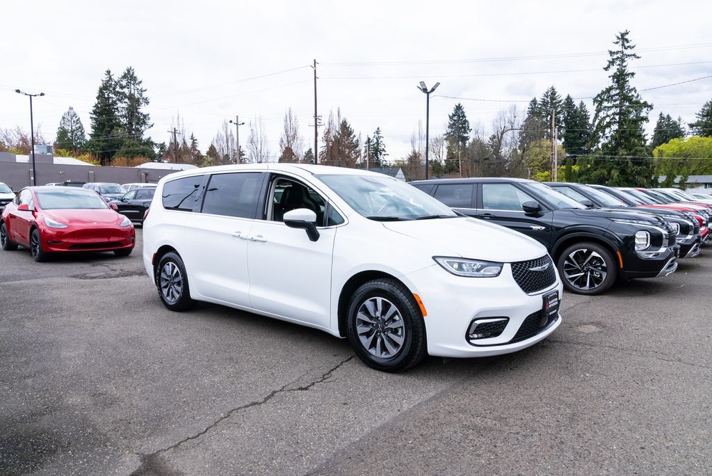 2023 Chrysler Pacifica Hybrid Touring L Milwaukie OR