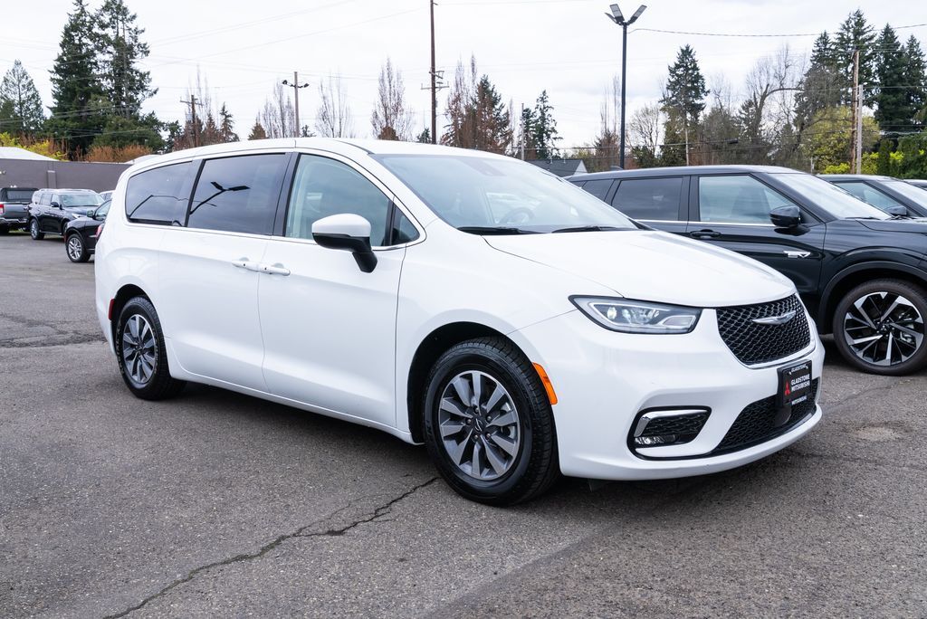 2023 Chrysler Pacifica Hybrid Touring L Milwaukie OR