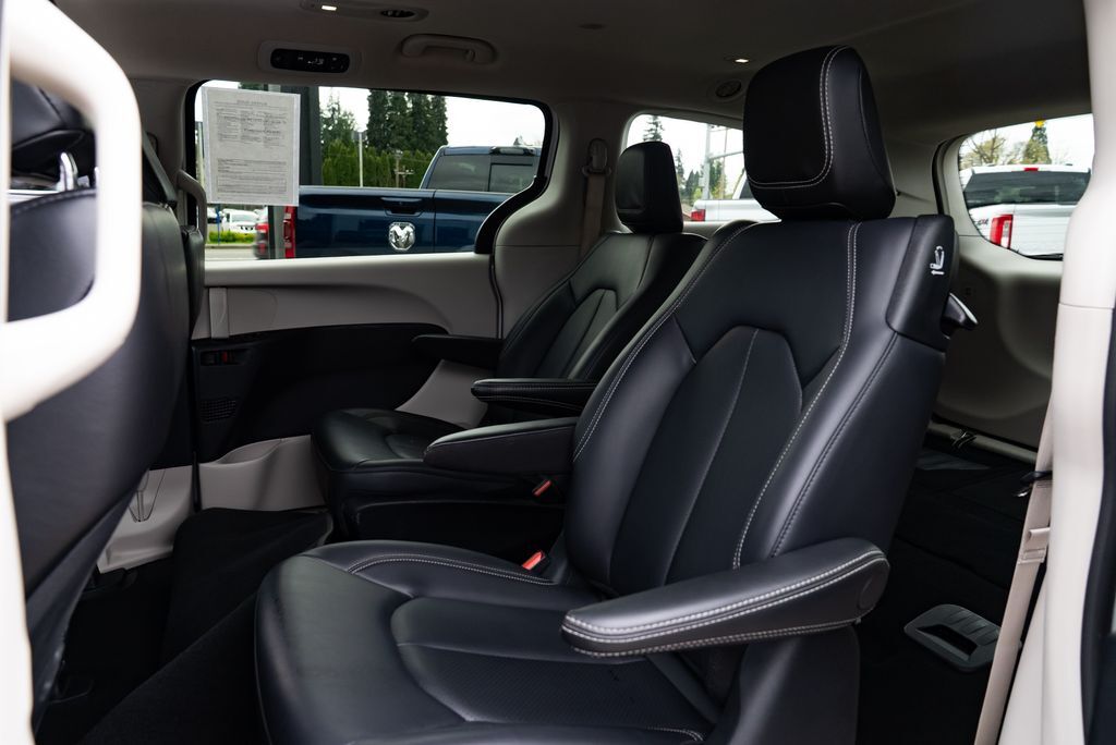 2023 Chrysler Pacifica Hybrid Touring L Milwaukie OR