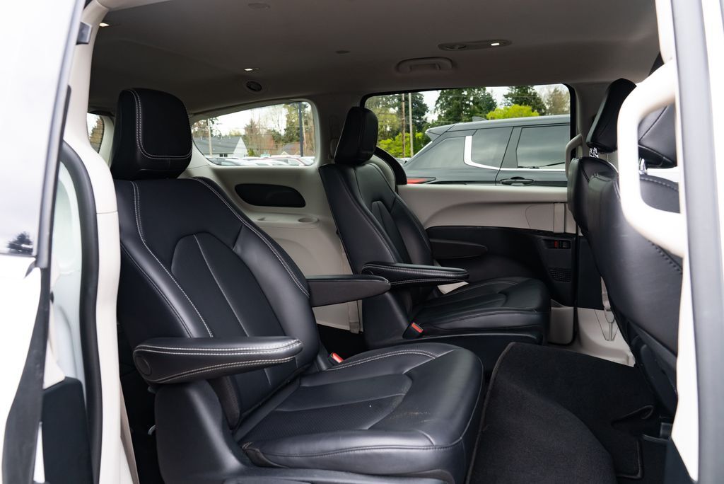 2023 Chrysler Pacifica Hybrid Touring L Milwaukie OR