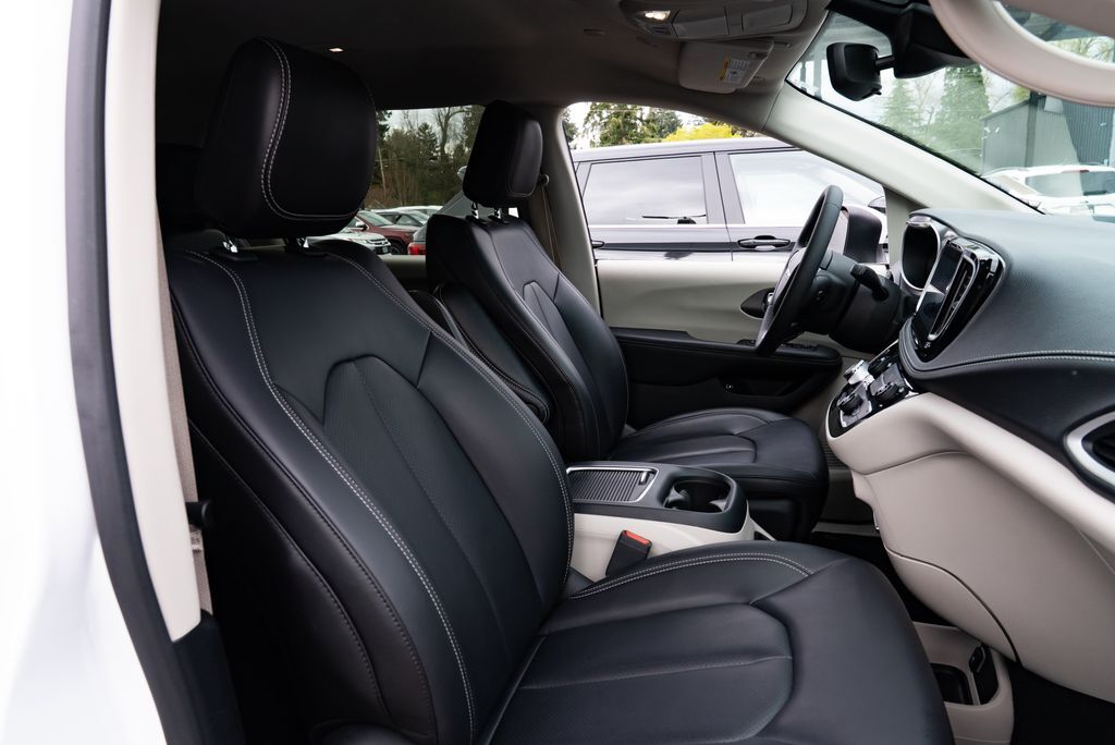 2023 Chrysler Pacifica Hybrid Touring L Milwaukie OR