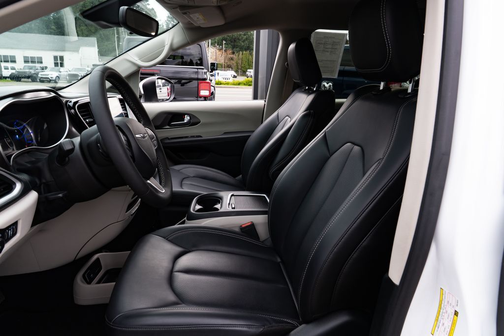 2023 Chrysler Pacifica Hybrid Touring L Milwaukie OR