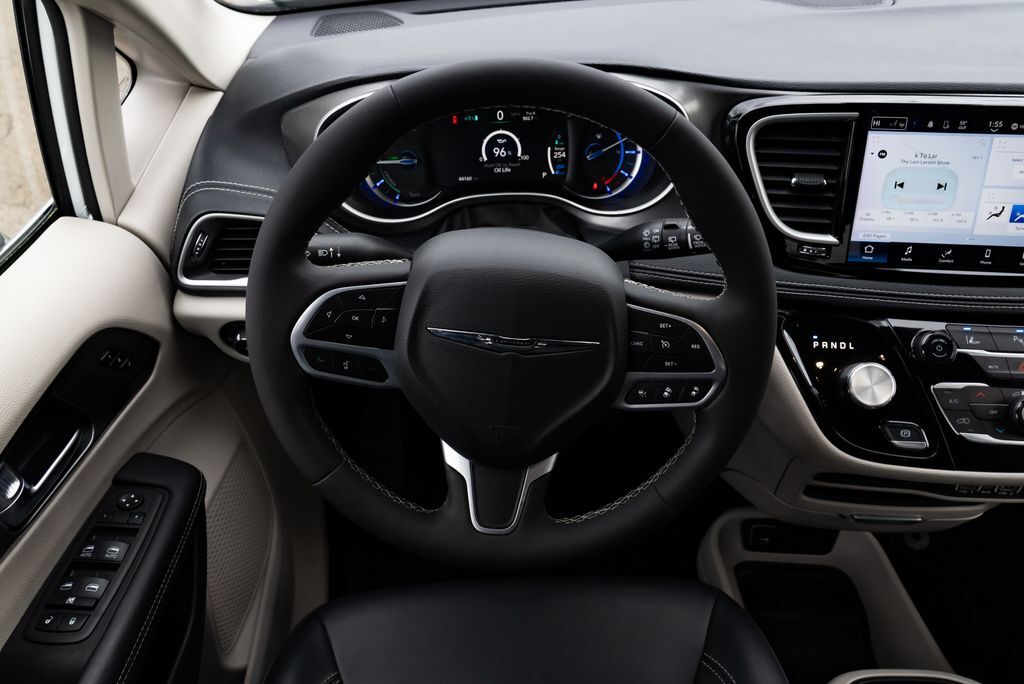 2023 Chrysler Pacifica Hybrid Touring L Milwaukie OR