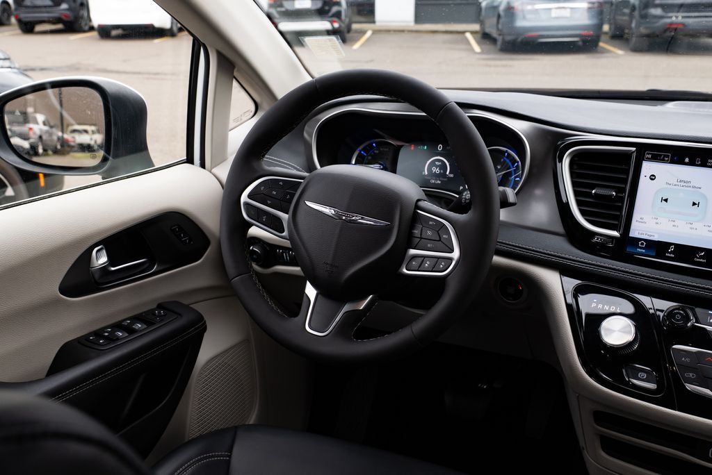 2023 Chrysler Pacifica Hybrid Touring L Milwaukie OR