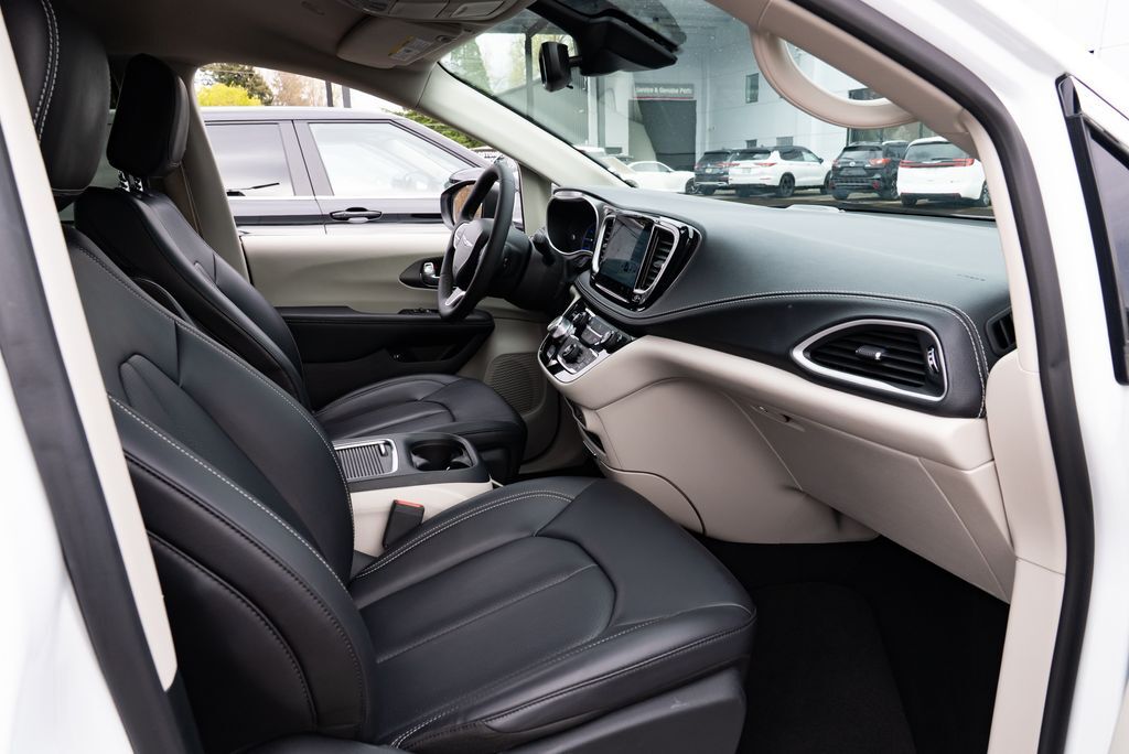 2023 Chrysler Pacifica Hybrid Touring L Milwaukie OR