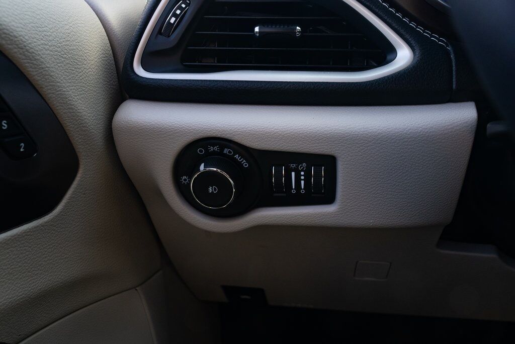 2023 Chrysler Pacifica Hybrid Touring L Milwaukie OR
